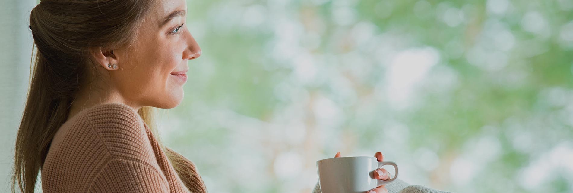Cryos egg donor drinking tea after egg donation in Cyprus