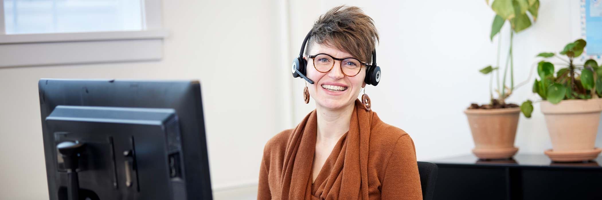 Cryos Clinic Account konsulent der snakker med en samarbejdspartner fra en fertilitetsklinik