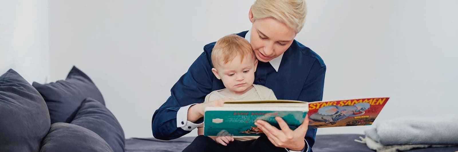 Glad mor med donorbarn efter hjælp fra fertilitetsklinik og sædbanken Cryos Glad mor med donorbarn efter hjælp fra fertilitetsklinik og sædbanken Cryos