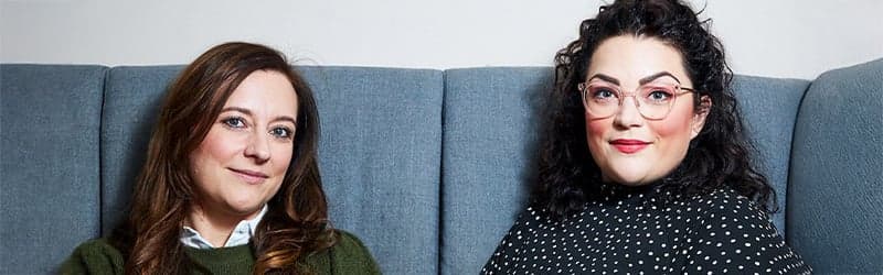 Ditte Marie og Anne-Kirstine der står bag podcasten Venterummet Ditte Marie og Anne-Kirstine der står bag podcasten Venterummet