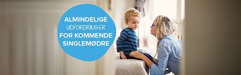 Selvvalgt singlemor taler med sit barn Selvvalgt singlemor taler med sit barn