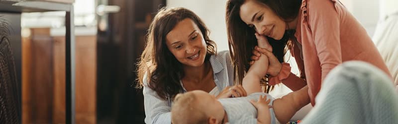Twee vrouwen hun door een donor verwekt kind Twee vrouwen hun door een donor verwekt kind
