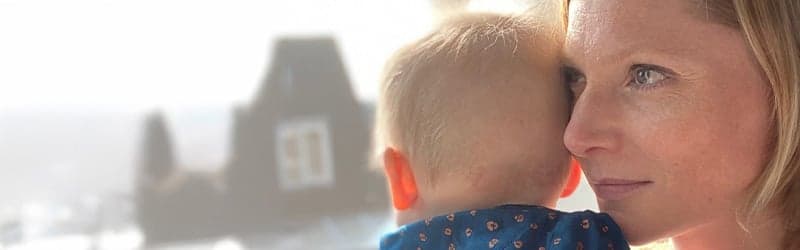 Een Nederlandse alleenstaande moeder met haar kind dat is verwekt ten gevolge van kunstmatige donorbevruchting Een Nederlandse alleenstaande moeder met haar kind dat is verwekt ten gevolge van kunstmatige donorbevruchting