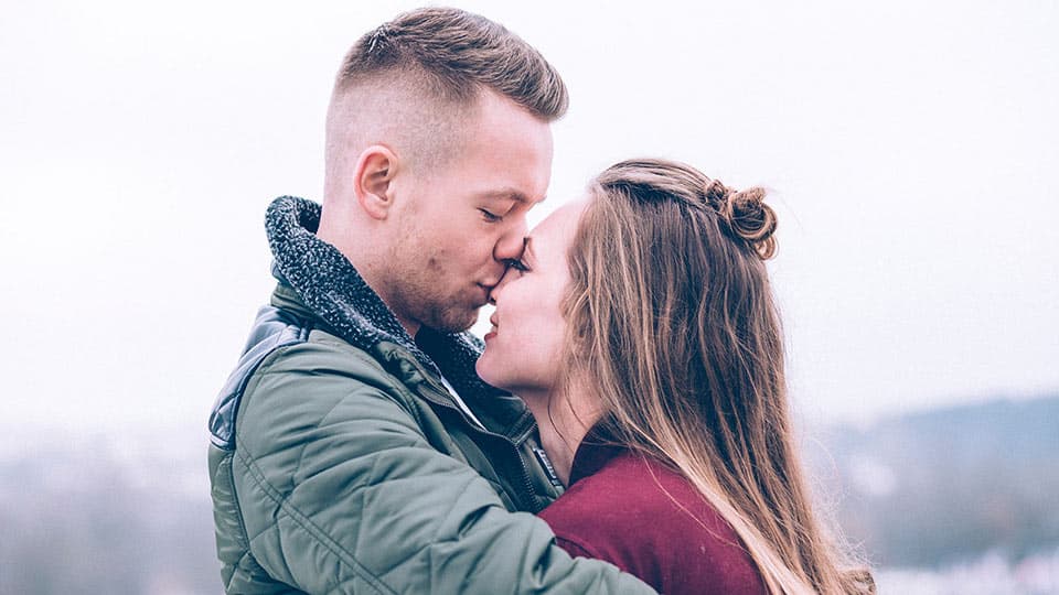 Onvruchtbaarheid – kussend stel Onvruchtbaarheid – kussend stel