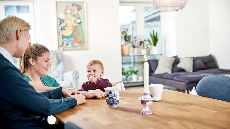 Lesbisch stel dat een spermadonor heeft gebruikt om ouders te worden Lesbisch stel dat een spermadonor heeft gebruikt om ouders te worden
