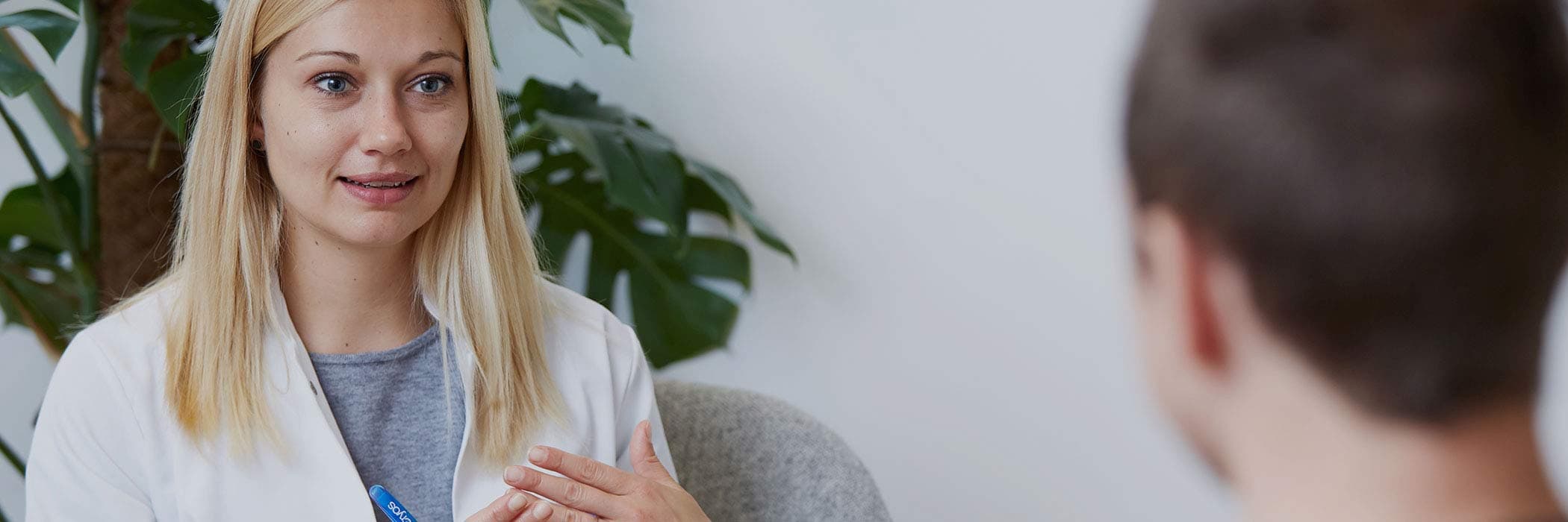 Cryos sygeplejerske der fortæller om hvordan Cryos screener donorer for at sikre den bedste kvalitet på sædstrå Cryos sygeplejerske der fortæller om hvordan Cryos screener donorer for at sikre den bedste kvalitet på sædstrå