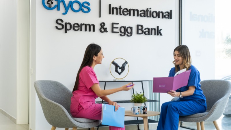 Employees talking at Cryos´ first European egg bank