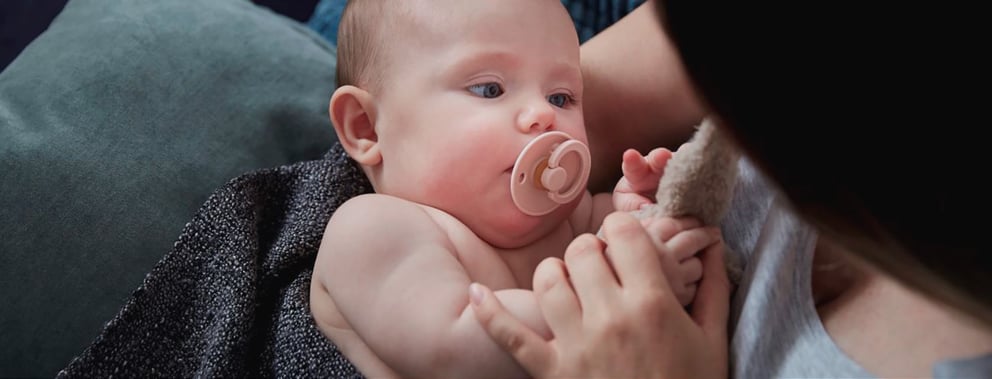 Madre con niño concebido con la ayuda de Cryos después de un tratamiento de fertilidad con esperma de donante de alta calidad Madre con niño concebido con la ayuda de Cryos después de un tratamiento de fertilidad con esperma de donante de alta calidad
