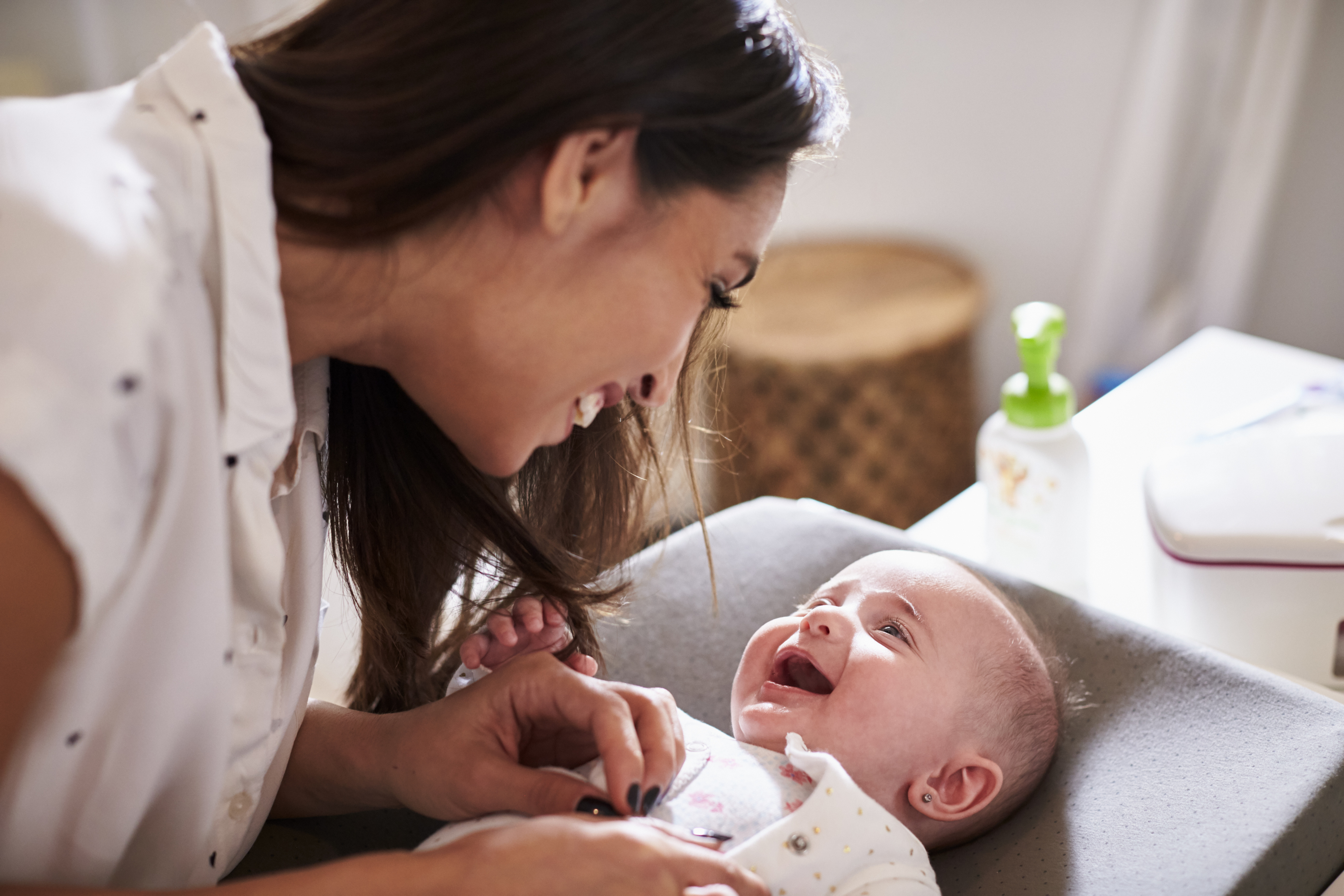 Erfolgreiche Verwendung von Spendersamen – glückliche Mutter mit Kind