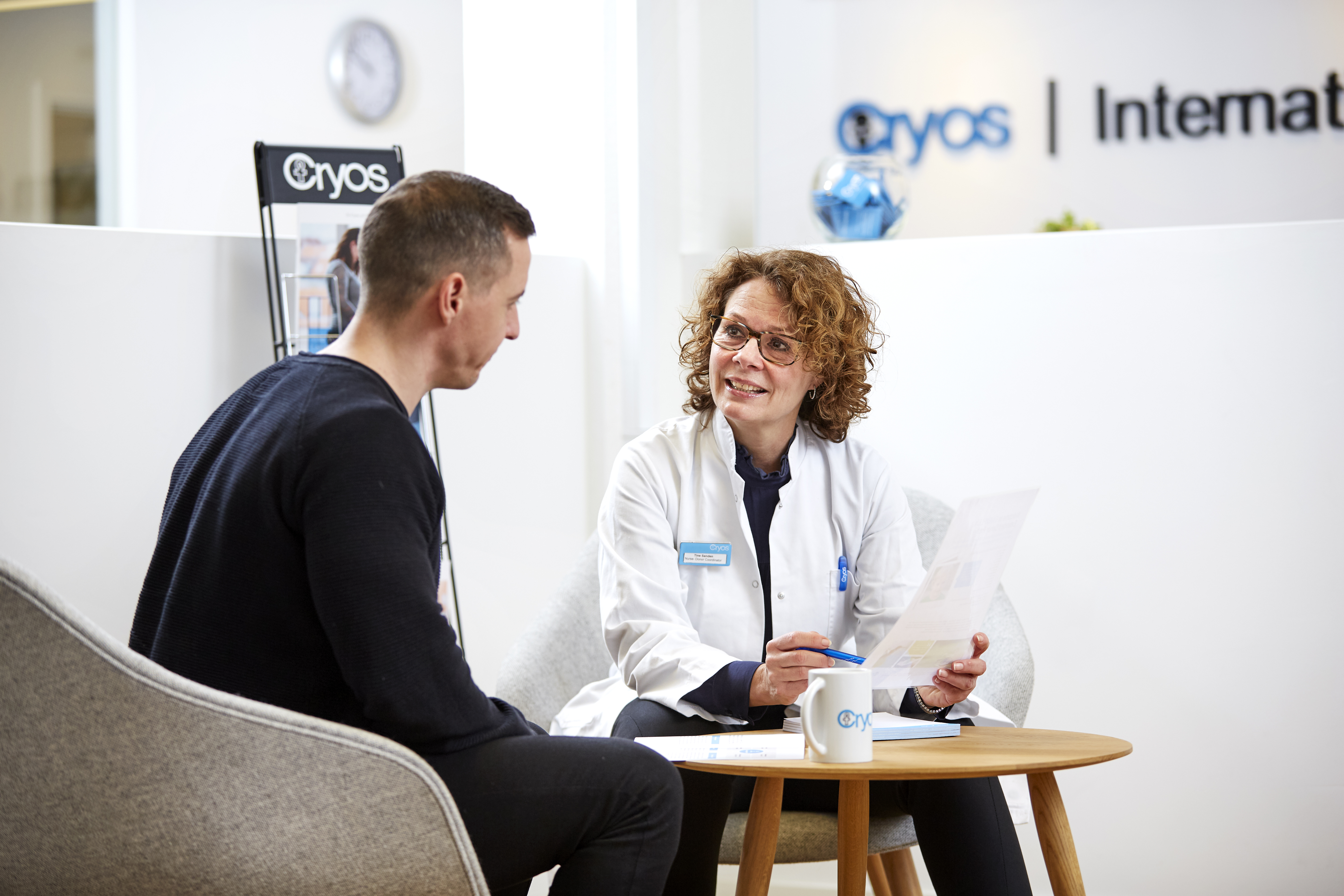 A Cryos donor coordinator having a conversation with a donor – Photo from the Cryos press kit.