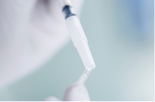 Adaptador e seringa - A Cryos informa as clínicas de fertilidade sobre como manusear as palhetas de esperma 