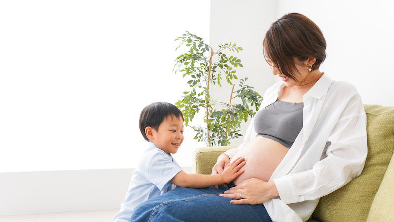 通过预订来自同一精子捐献者的精子载杆，您可以生育具有基因关联的同胞子女。