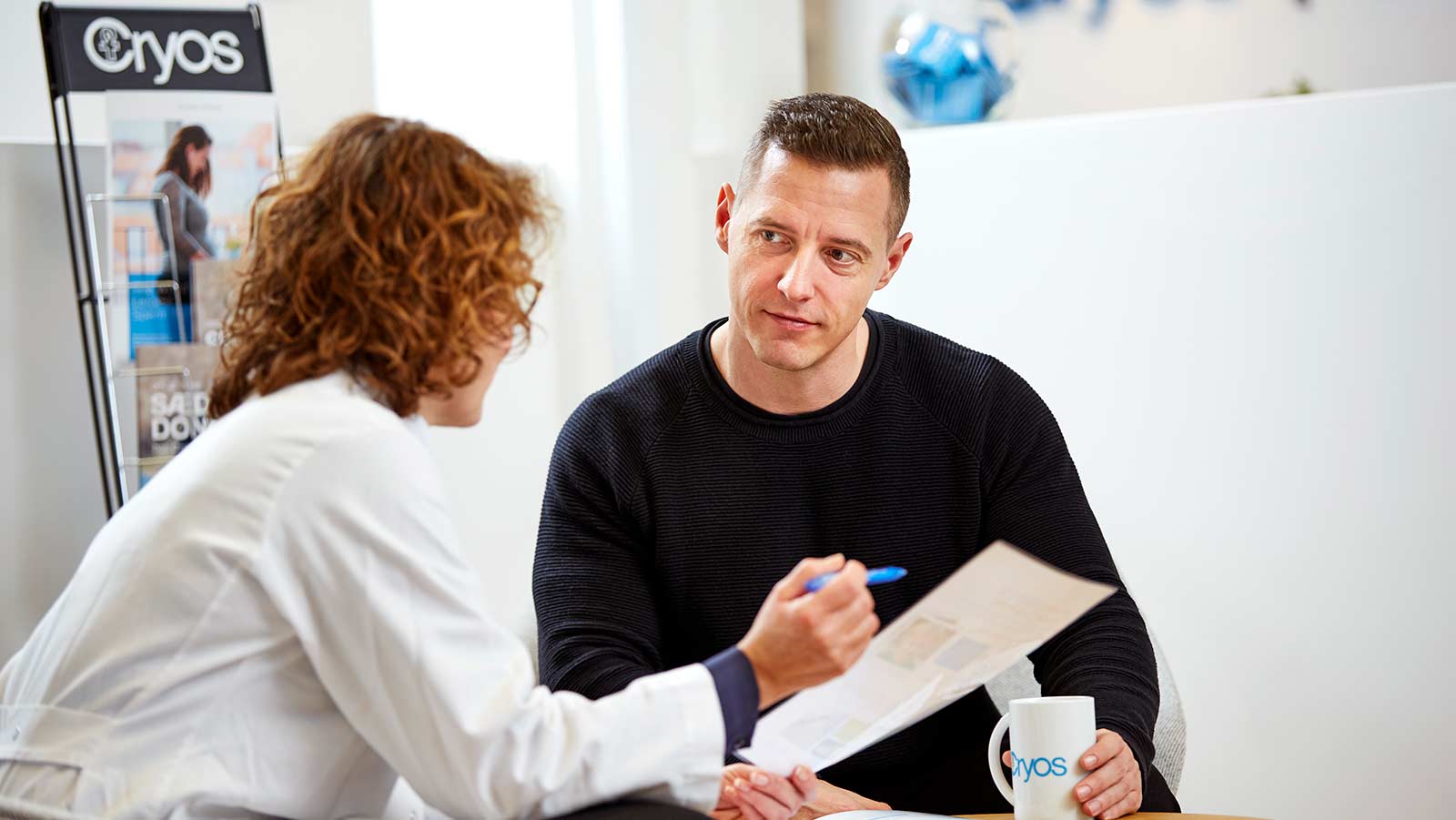 Cryos nurse and a sperm donor talking about profile type