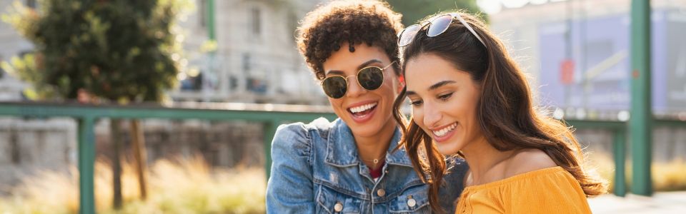 Two young women applying as egg donors at Cryos