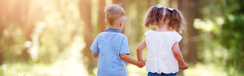 Donor-conceived children holding hands