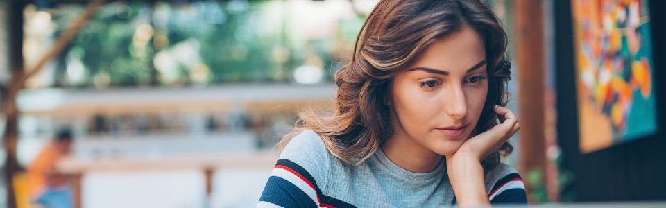 Cryos ID Release Egg Donor with phone