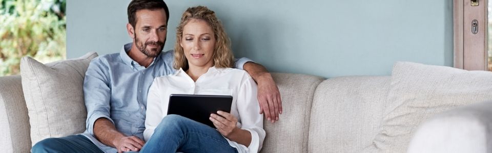 Couple looking at Cryos