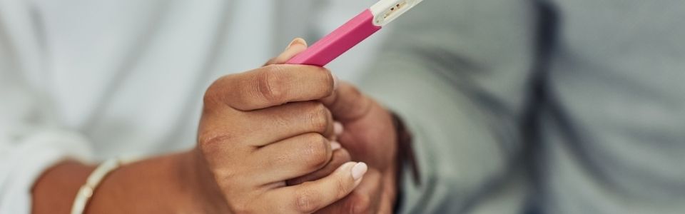 Couple with a positive pregnancy test