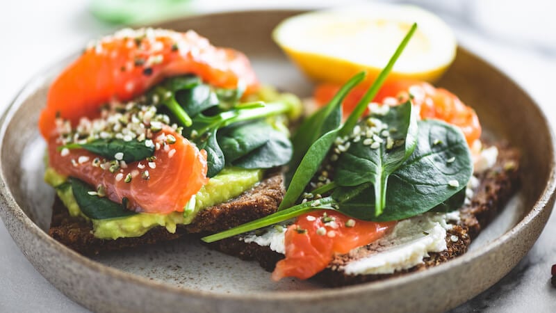 Rye bread with salmon is a healthy meal if you are pregnant