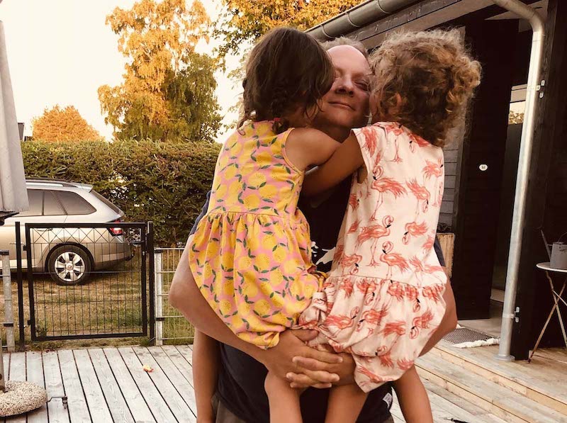 Tanja is a solo mother and has found the man in her life - here he hugs her twin girls