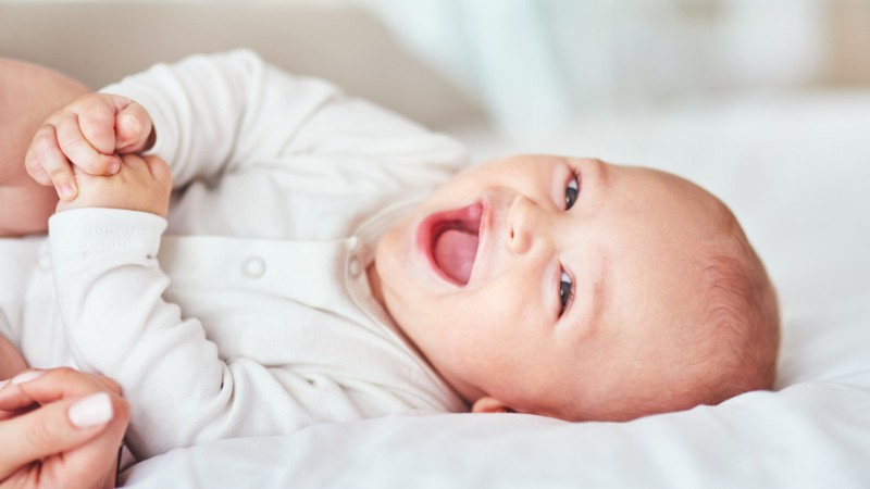 Un bambino che si sviluppa nella giusta direzione nel primo periodo della sua vita