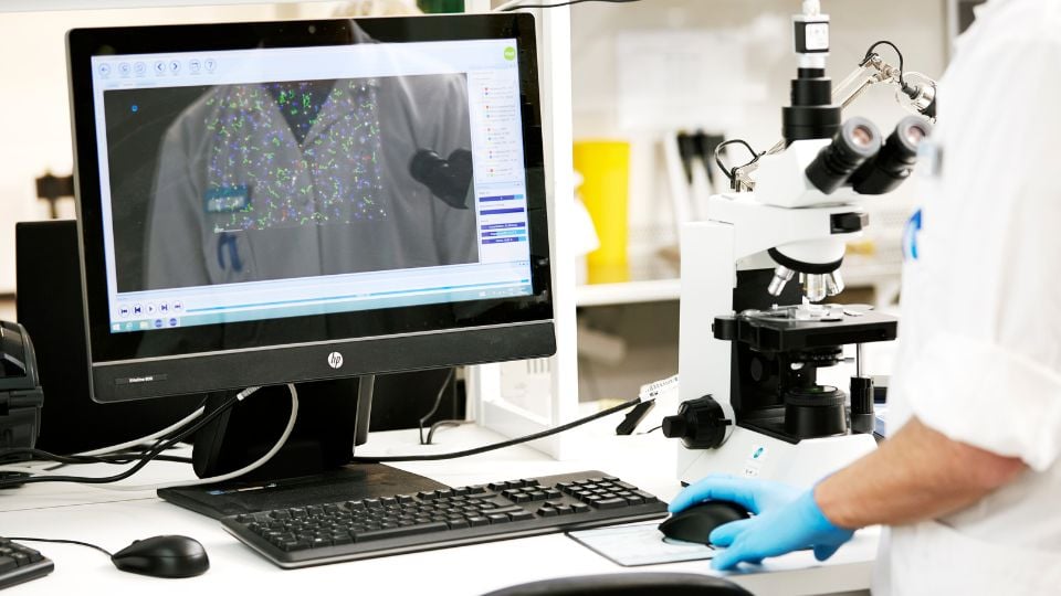 Cryos sperm bank laboratory analyzing donor sperm quality Cryos sperm bank laboratory analyzing donor sperm quality