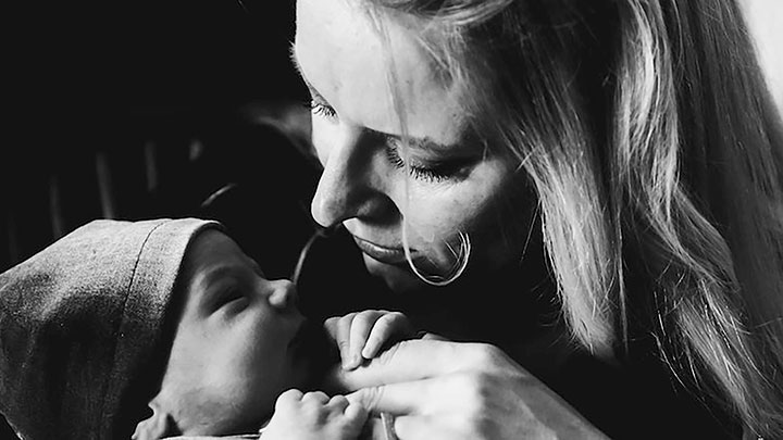 Single woman with her baby that she has had thanks to a Cryos sperm donor