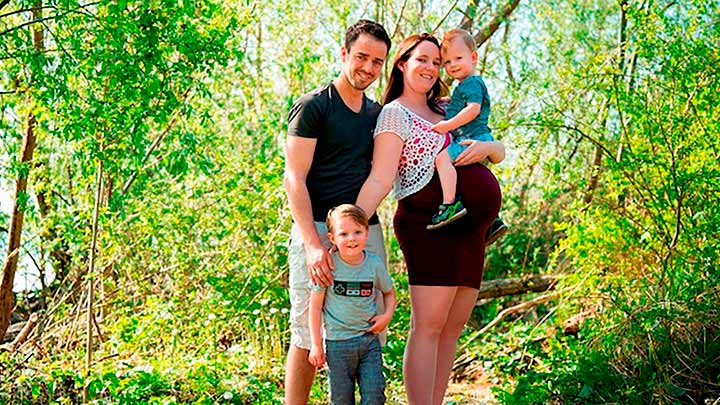 A mom, dad, and two children that they have had thanks to a Cryos sperm donor