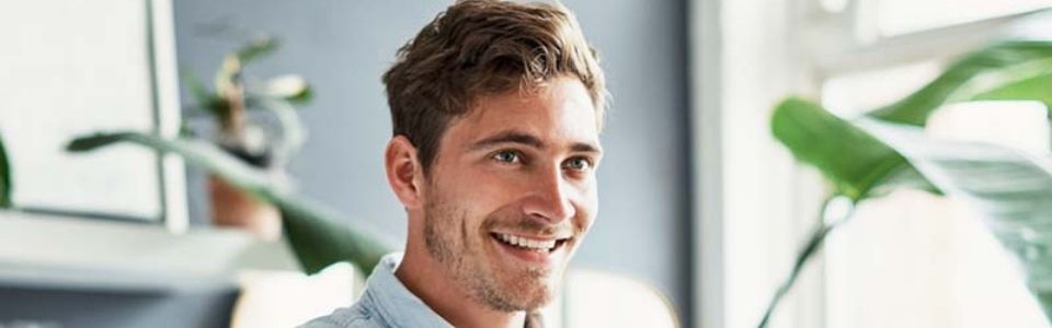 Un donante de esperma sonriendo