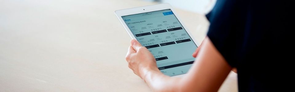 A woman looking for donor sperm at Cryos