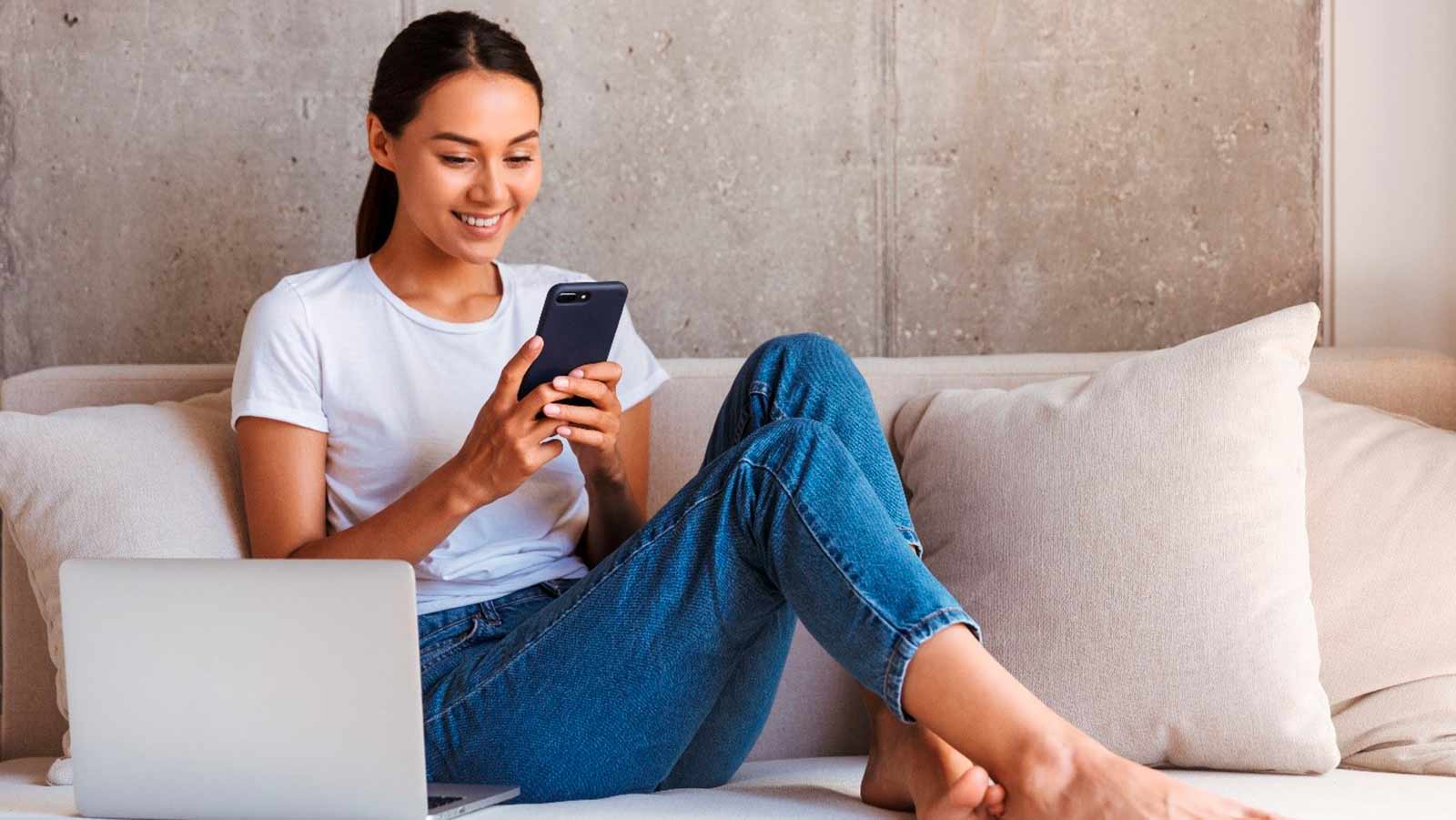 Cryos Egg donor considers her options while finishing her application online.