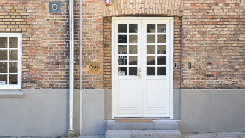 Entrance to Cryos Clinic