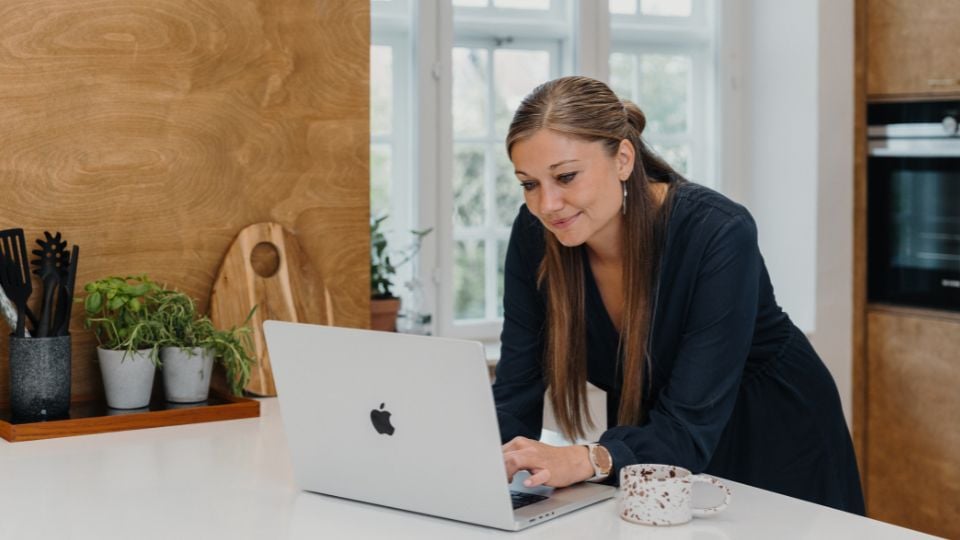 Woman looking at Egg Donor Profiles at Cryos Woman looking at Egg Donor Profiles at Cryos